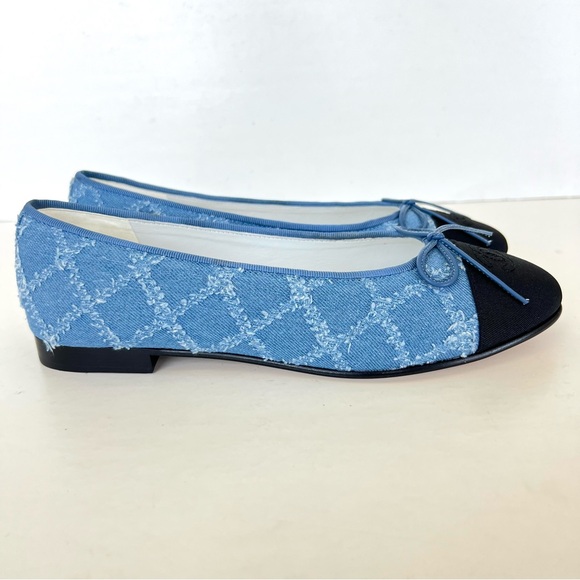 ♦️SOLD♦️CHANEL Blue Denim Black Cap Toe Grosgrain CC Logo Ballerina Flats Sz - Picture 2 of 14